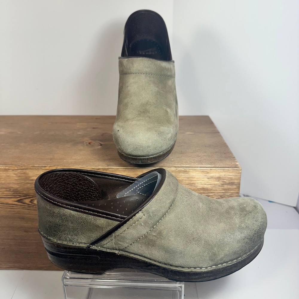 Dansko Professional Leather Clogs Women 39/8.5-9 Green Slip Resistant Work Nurse